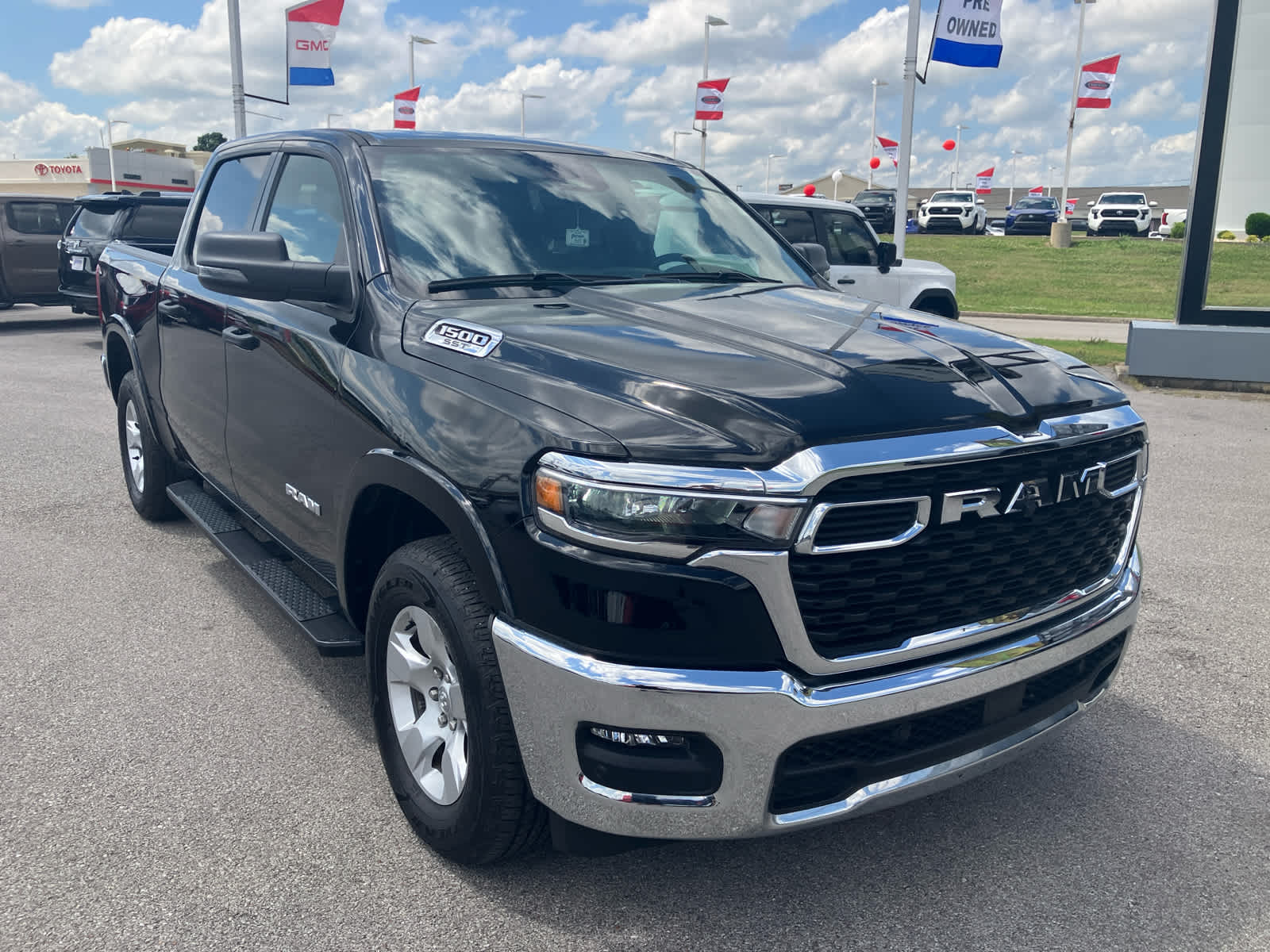 2025 RAM 1500 Big Horn/Lone Star 4x4 Crew Cab 5'7's photo