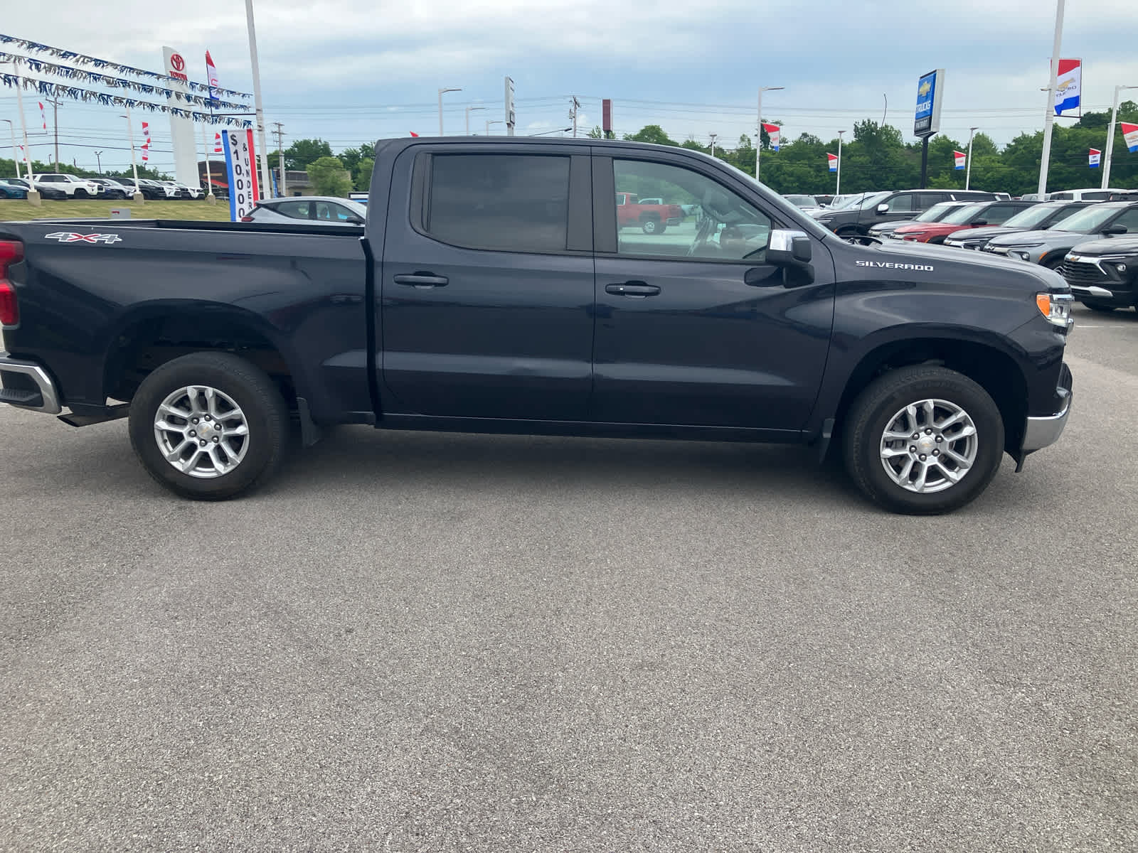2022 Chevrolet Silverado 1500 LT (2FL)
