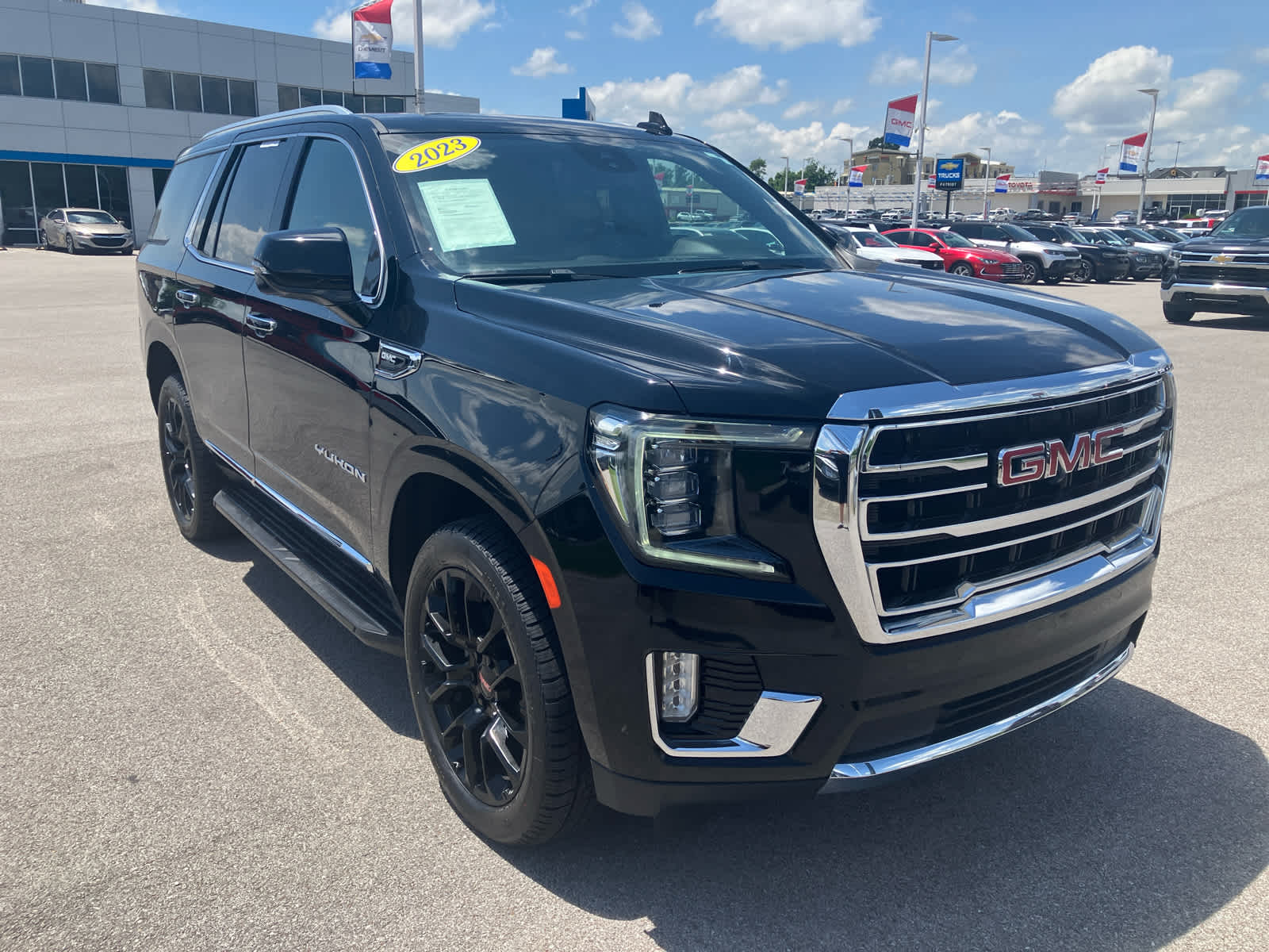 2023 GMC Yukon 4WD SLT's photo