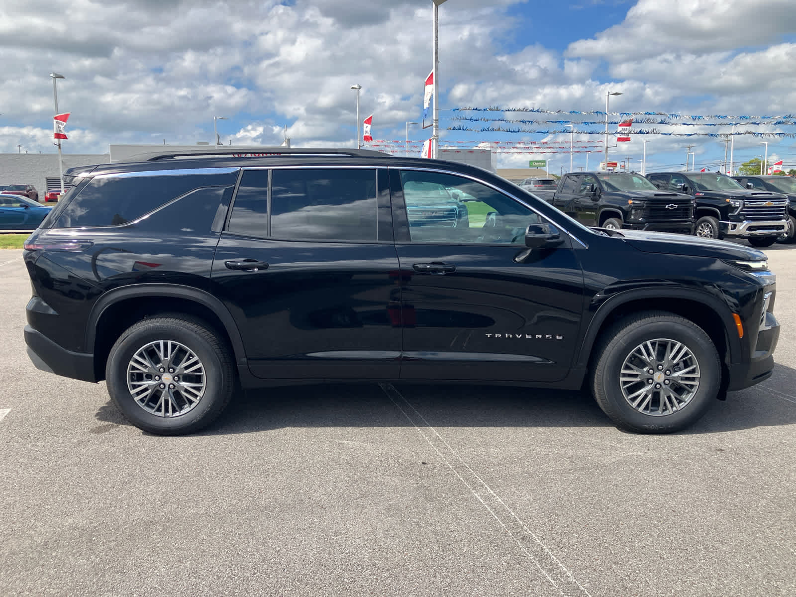 2027 Chevrolet Traverse LT - Photo 10