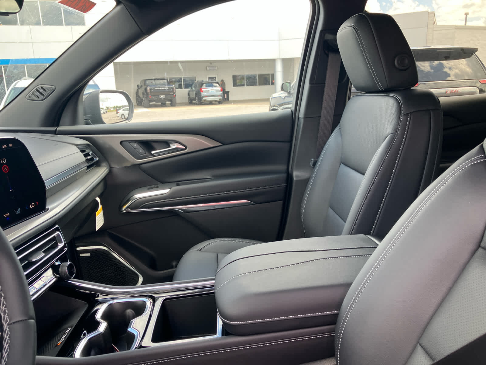 2027 Chevrolet Traverse LT - Photo 12