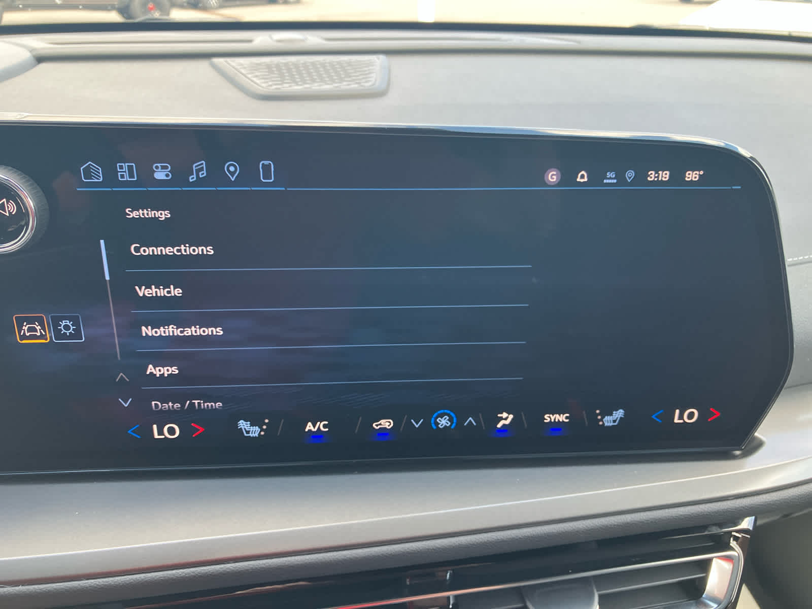 2027 Chevrolet Traverse LT - Photo 28