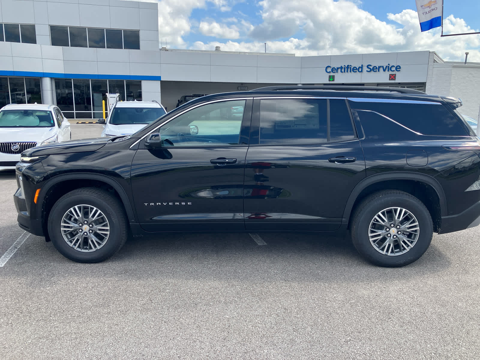 2027 Chevrolet Traverse LT - Photo 6