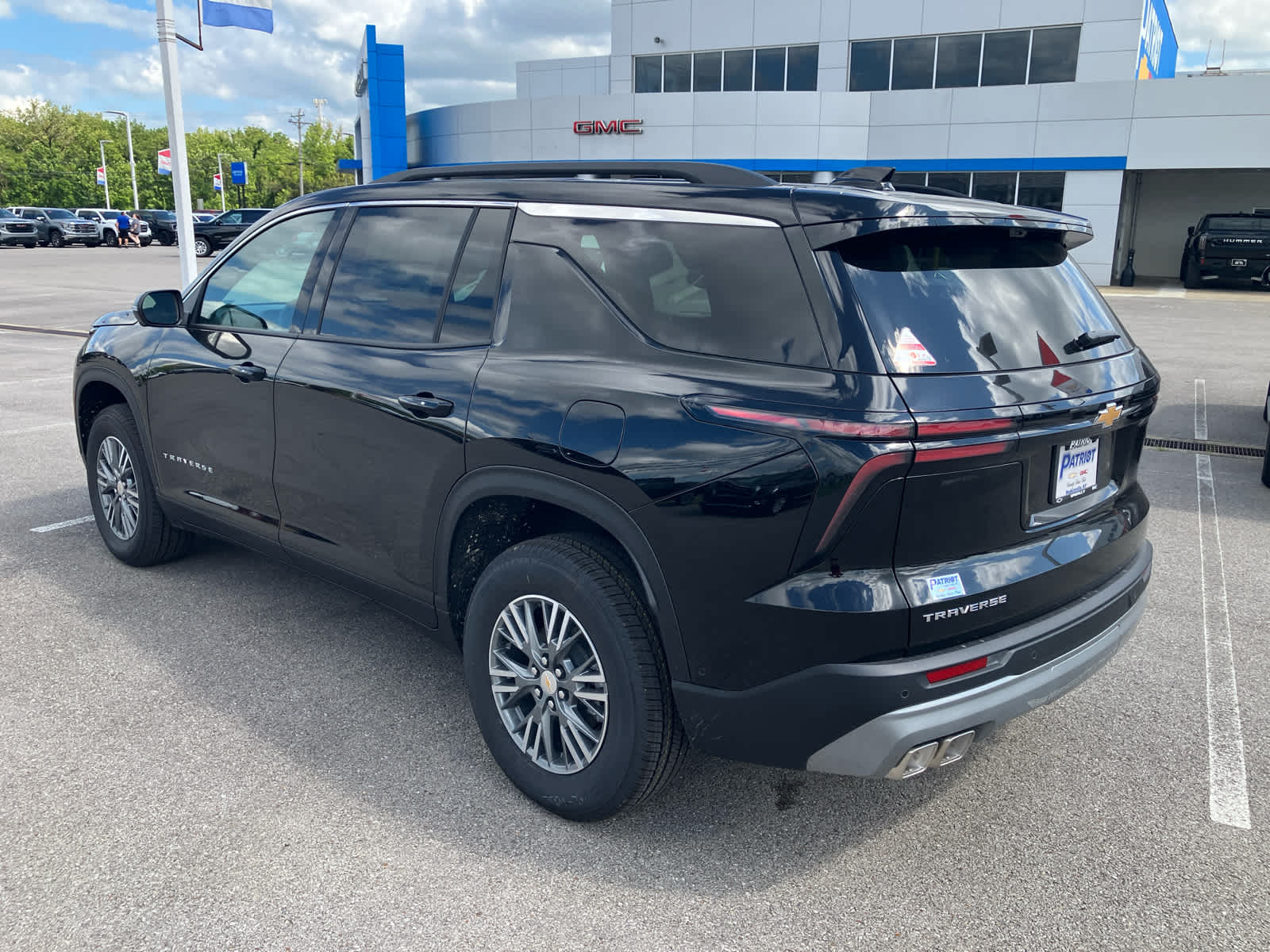 2027 Chevrolet Traverse LT - Photo 7