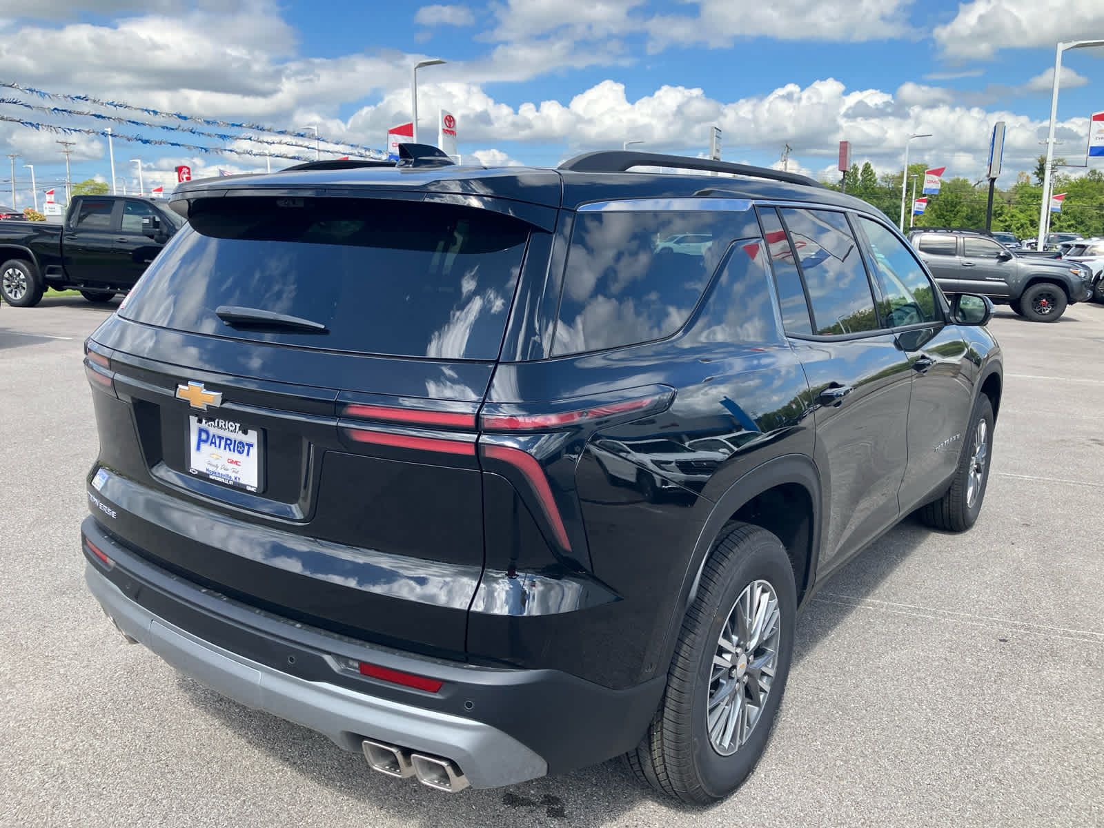 2027 Chevrolet Traverse LT - Photo 9