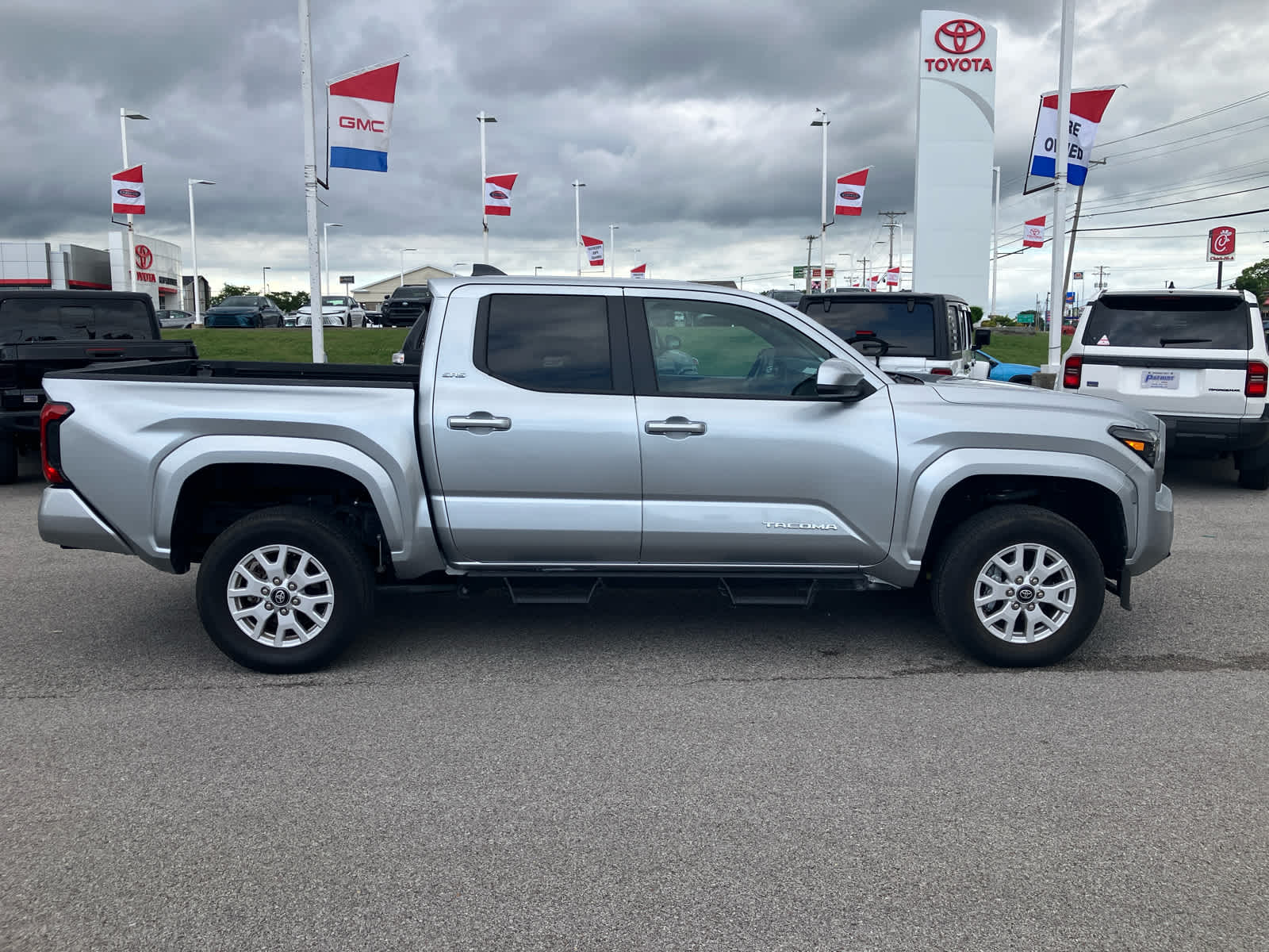 2024 Toyota Tacoma 4WD SR5