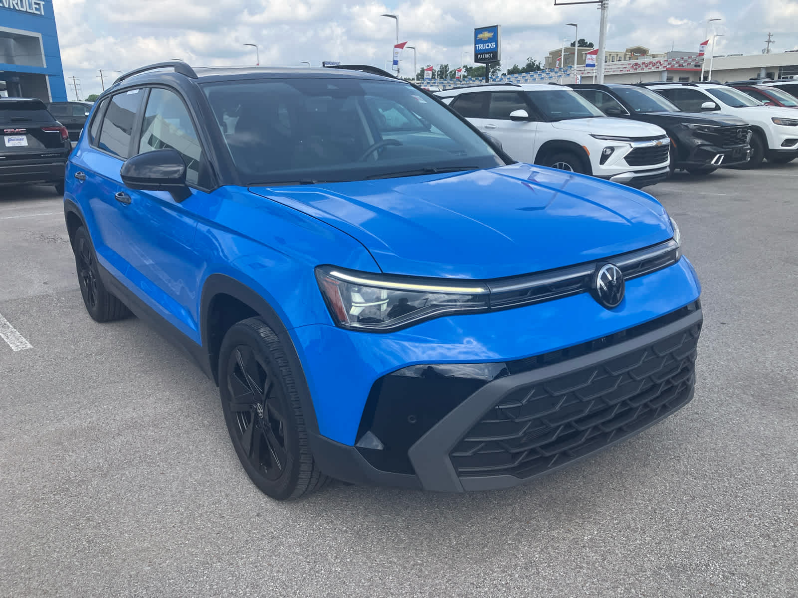 2025 Volkswagen Taos SE Black
