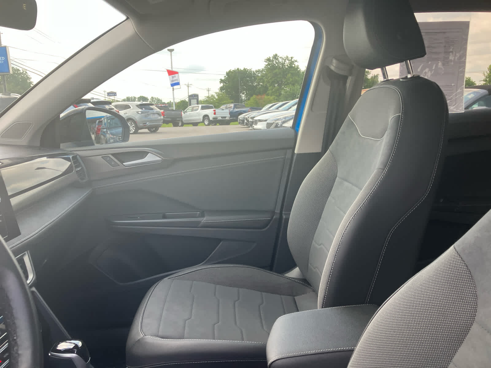 2025 Volkswagen Taos SE Black