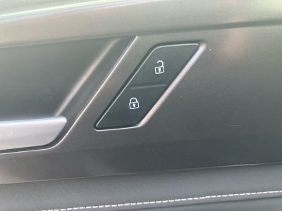 2025 Volkswagen Taos SE Black
