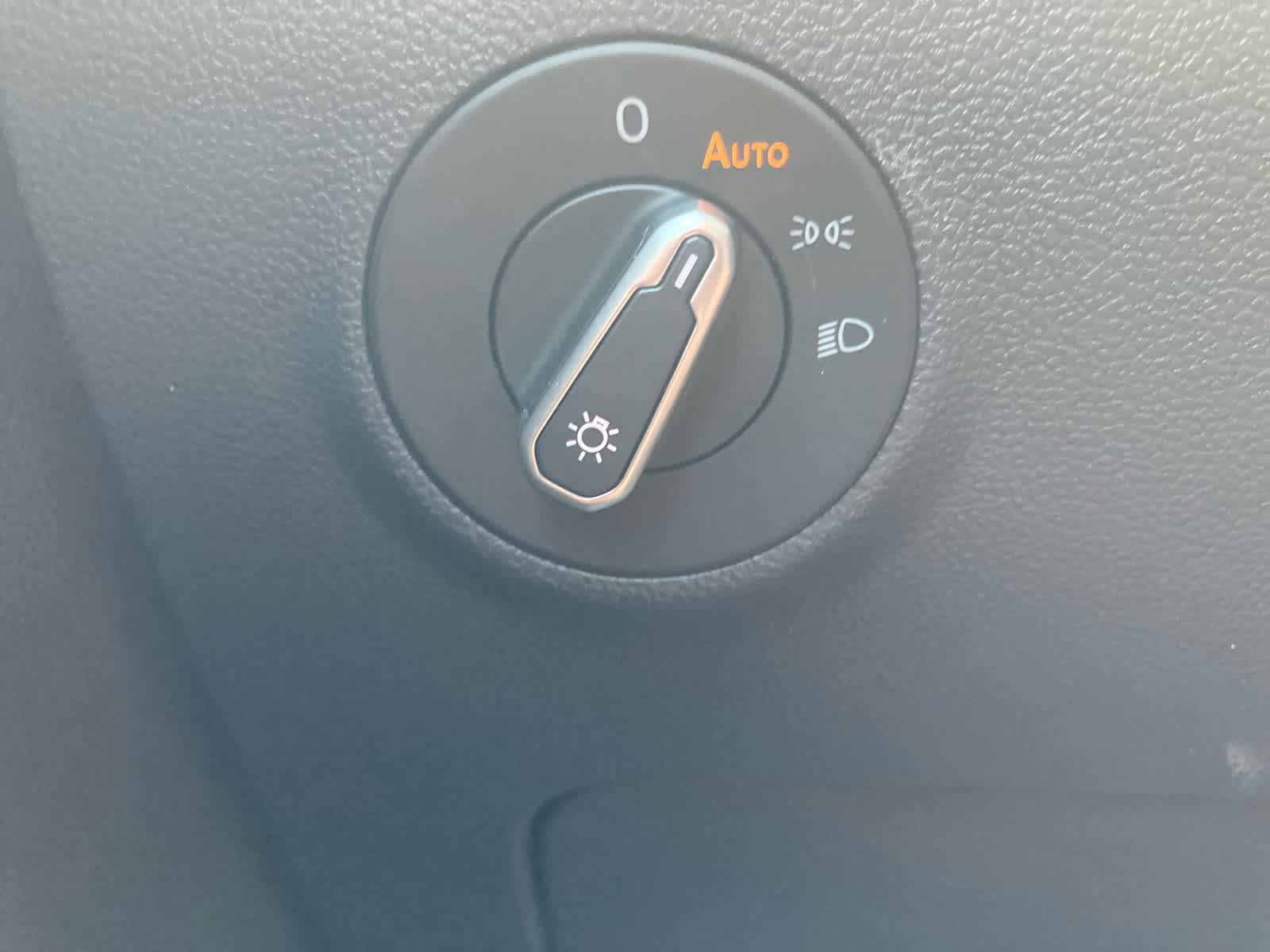 2025 Volkswagen Taos SE Black