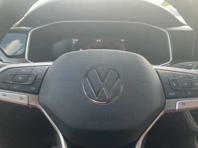 2025 Volkswagen Taos SE Black