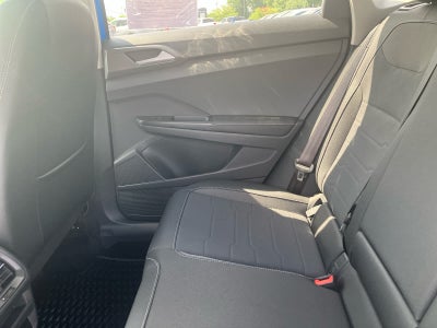 2025 Volkswagen Taos SE Black