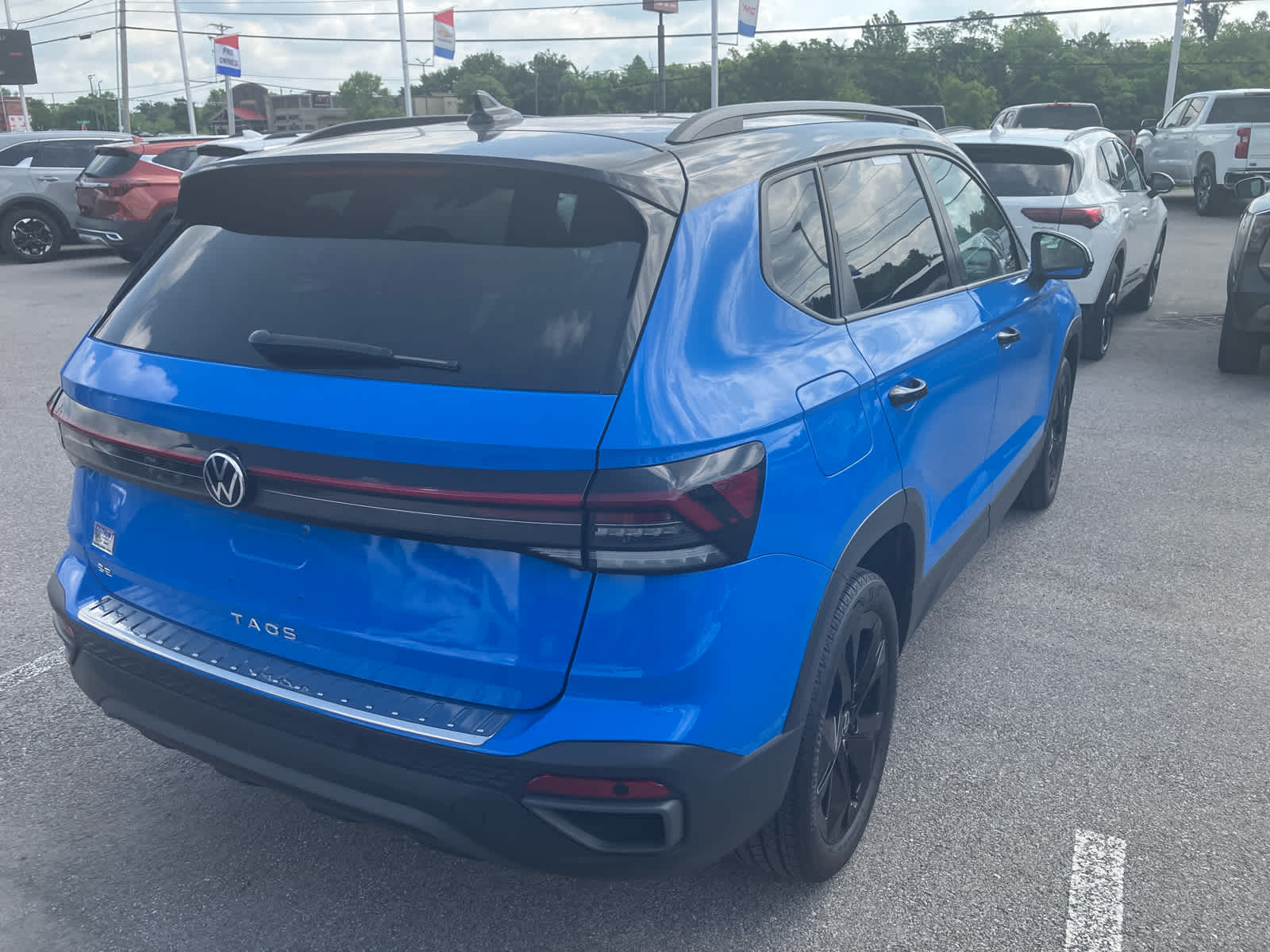 2025 Volkswagen Taos SE Black