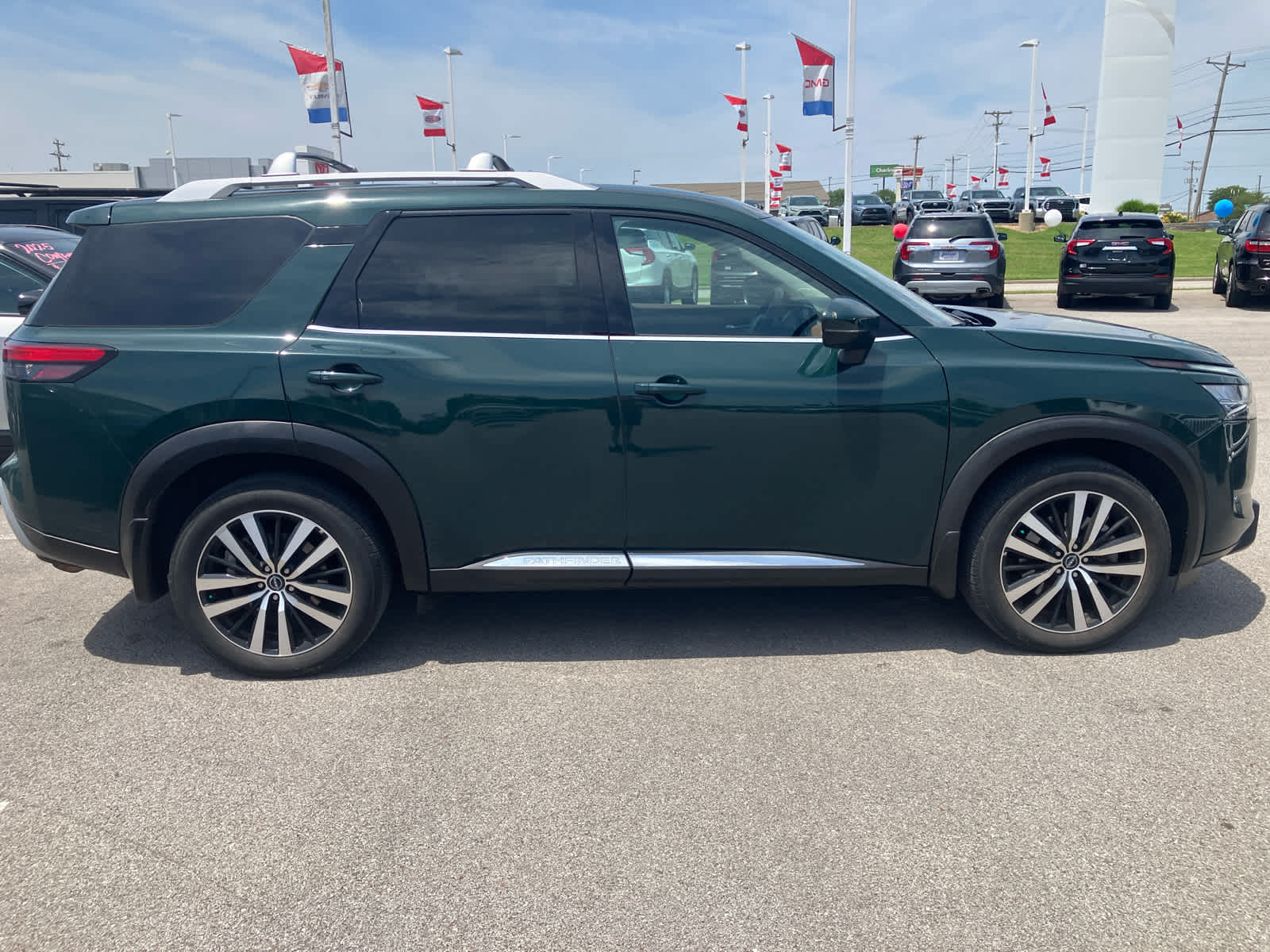2024 Nissan Pathfinder Platinum
