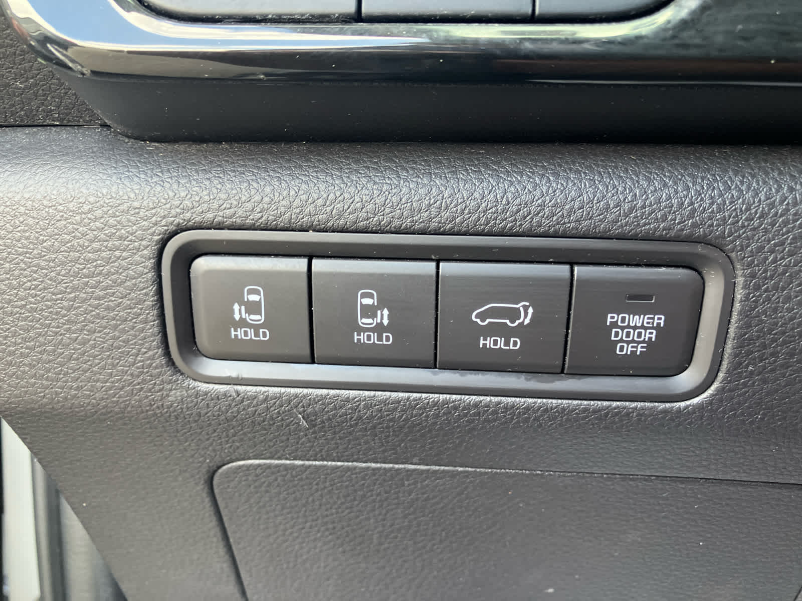2023 Kia Carnival SX