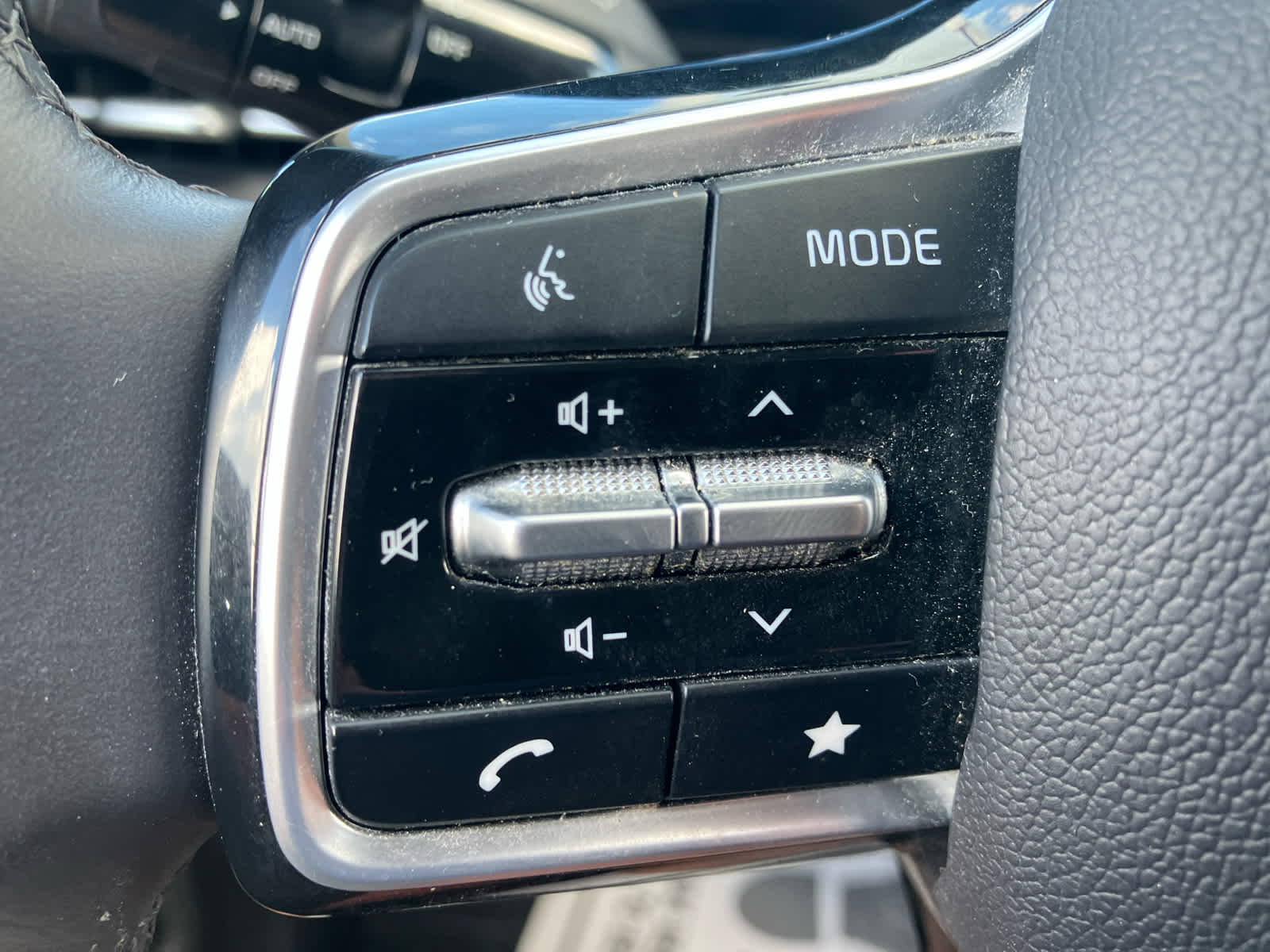 2023 Kia Carnival SX