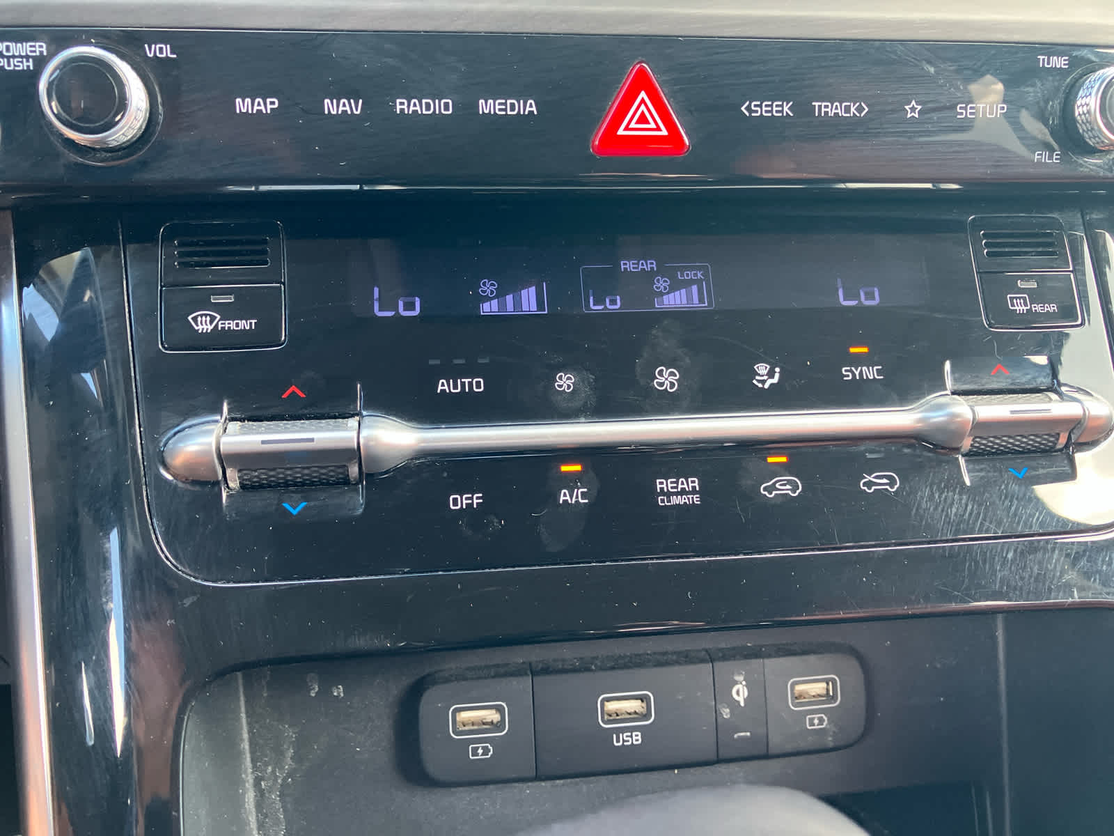 2023 Kia Carnival SX