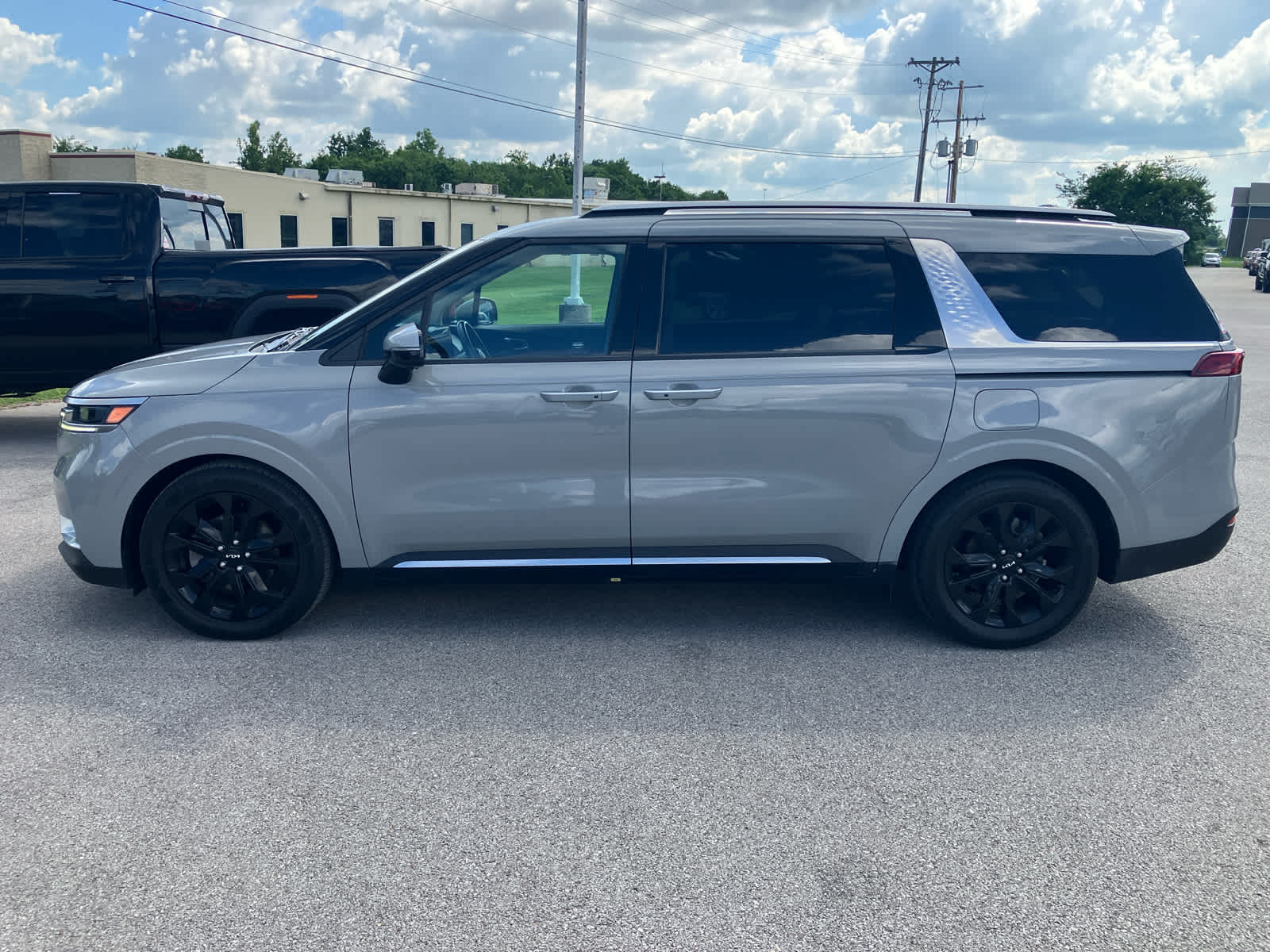 2023 Kia Carnival SX